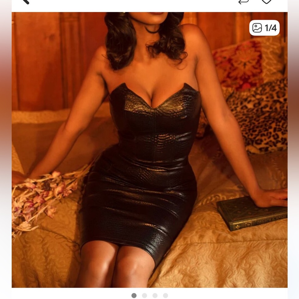 Faux-Leather Bodycon skirt  in Black